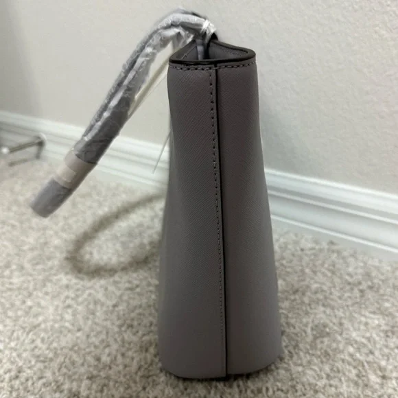 HP 3.28!! NWT Tory Burch Small Leather Tote with Crossbody Strap in Bay Gray - Picture 7 of 14